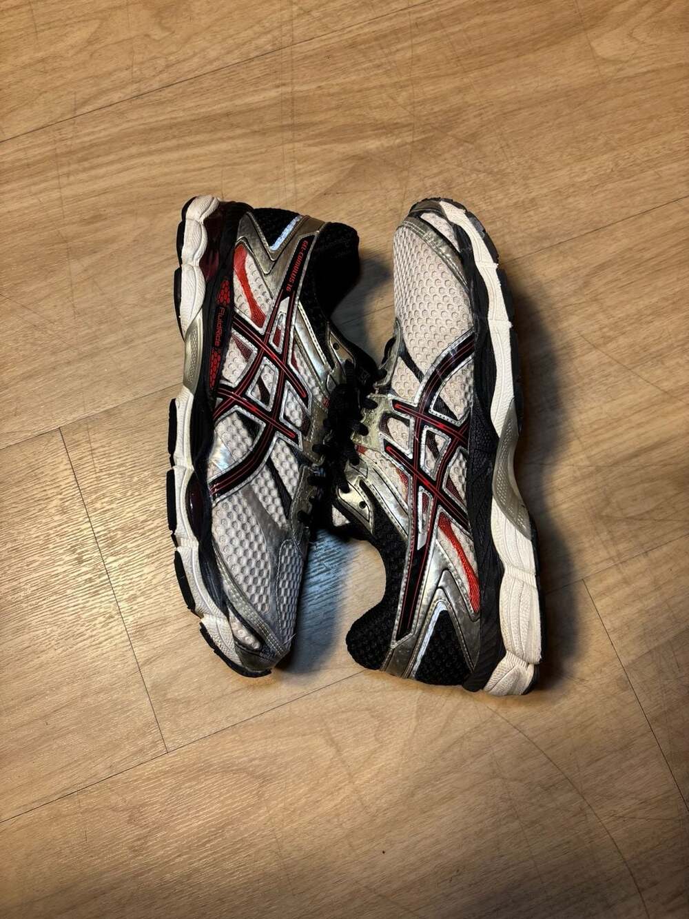ASICS Gel-Cumulus 16 Size 10 Silver Black Red Running Shoes